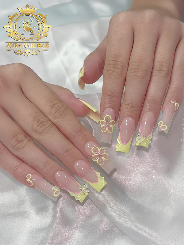 Aura Nail Bar